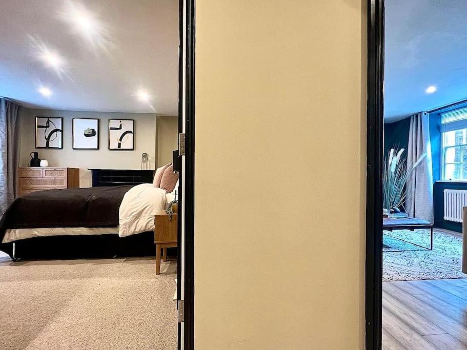 באת' Fabulous Large Apartment In Great Location מראה חיצוני תמונה