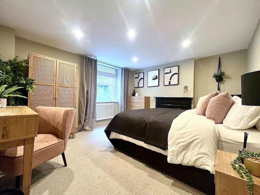 באת' Fabulous Large Apartment In Great Location מראה חיצוני תמונה