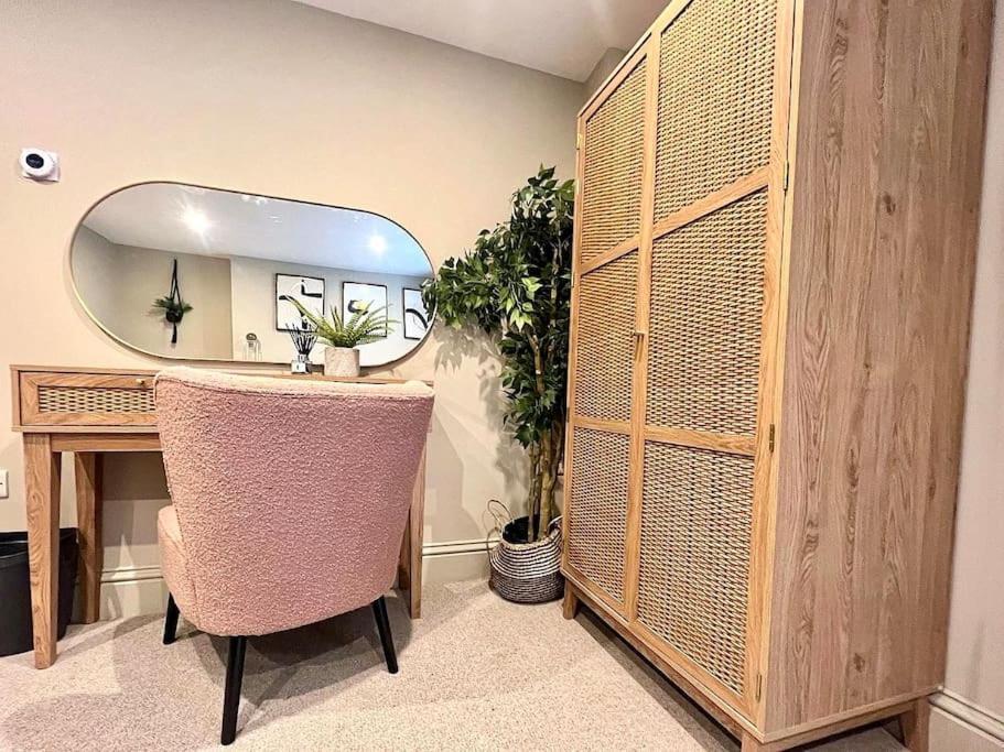 באת' Fabulous Large Apartment In Great Location מראה חיצוני תמונה